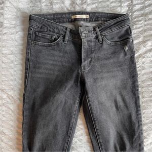 Levi’s 711 skinny jeans in dark grey.